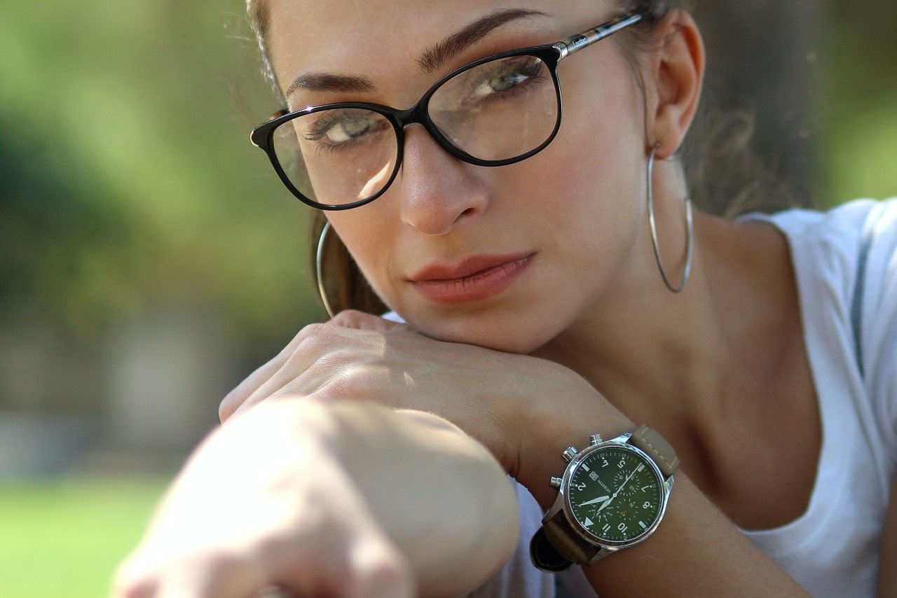 A glamorous lady wearing a watch and other accessories